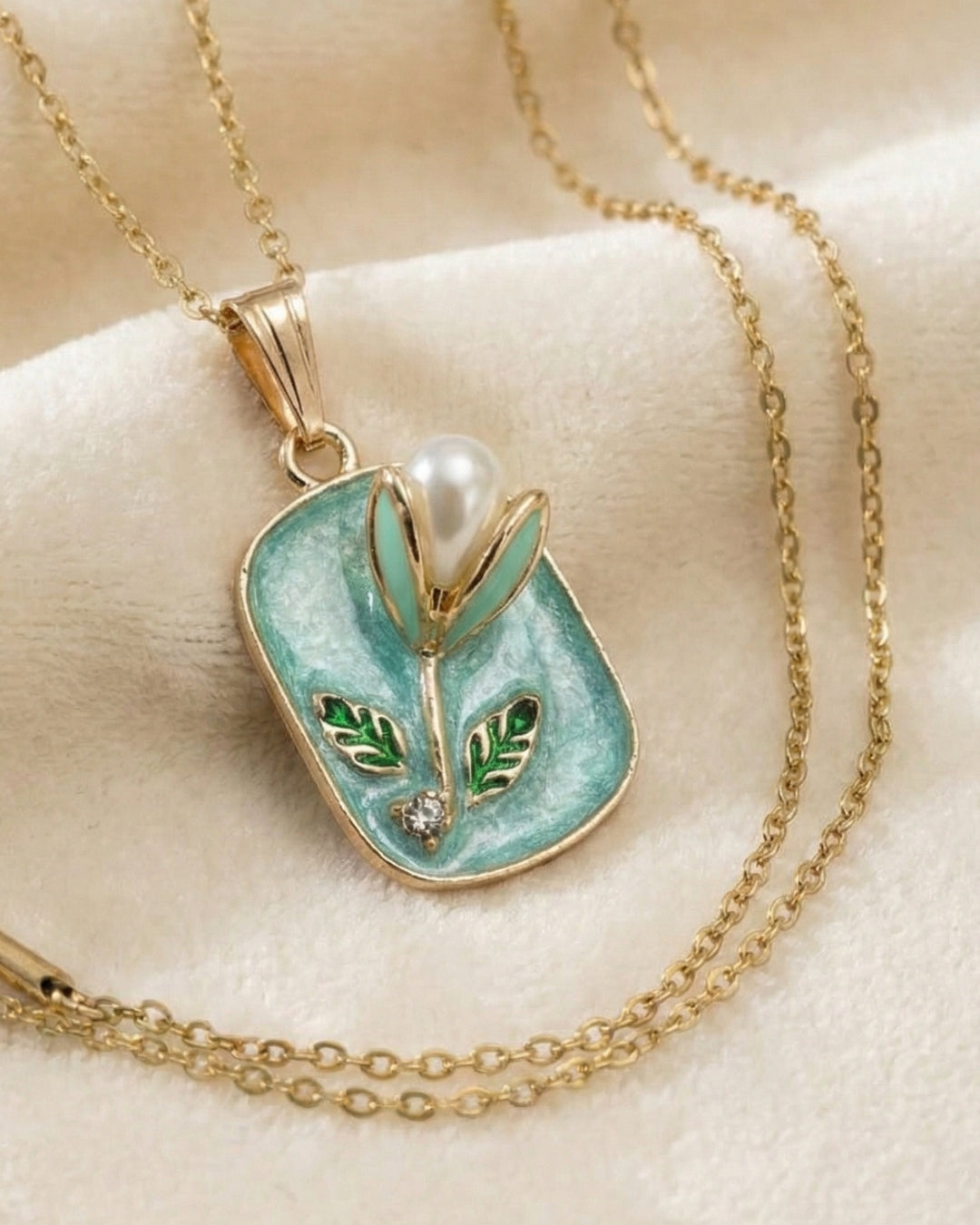 Flower & Pearl Embellishment Pendant With Chain