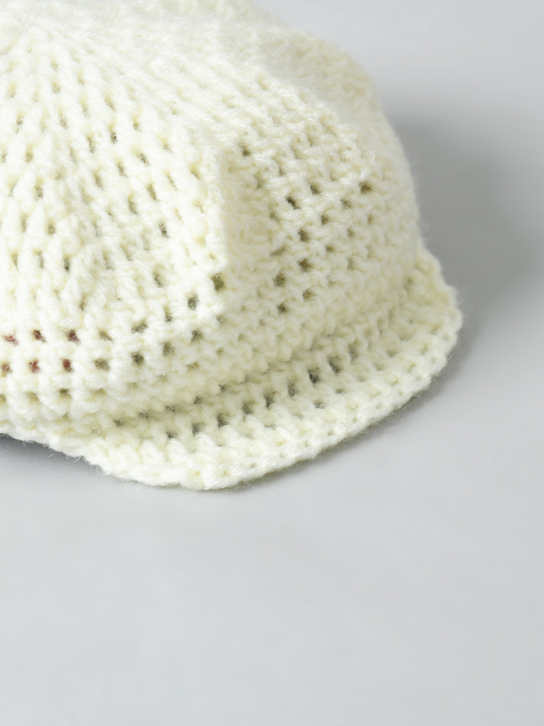 Off White Handmade Woollen Golf Cap for Boys