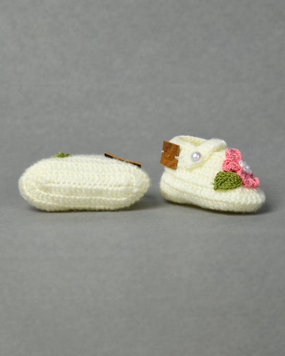 Off White Handmade Floral Woollen Baby Booties