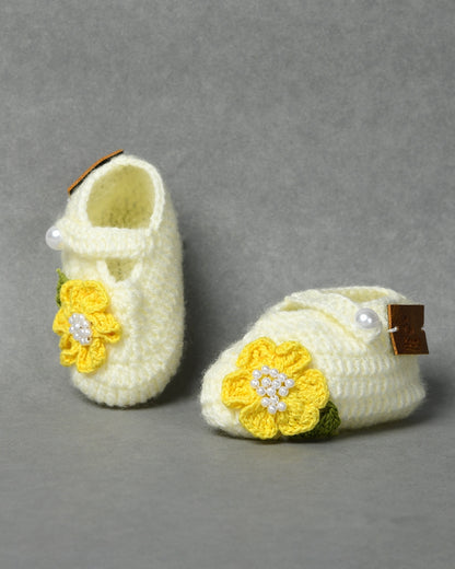 Off White Handmade Floral Woollen Baby Booties