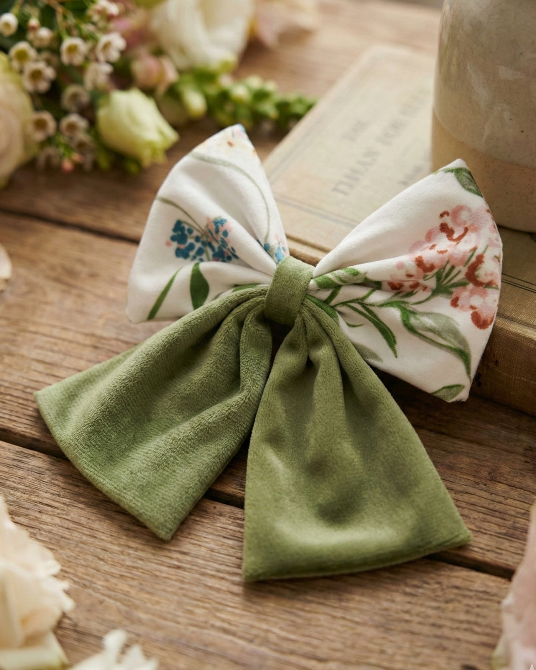 Green Velvet Bow with Tail Alligator Hairclip