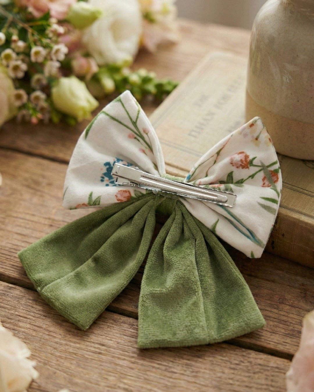 Green Velvet Bow with Tail Alligator Hairclip