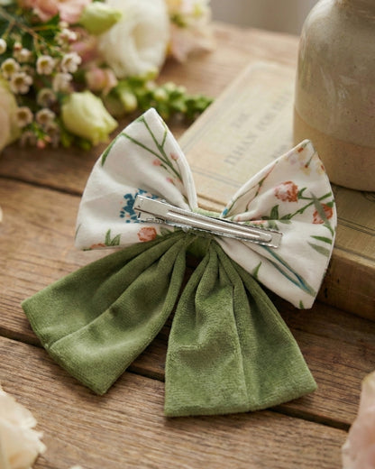 Green Velvet Bow with Tail Alligator Hairclip