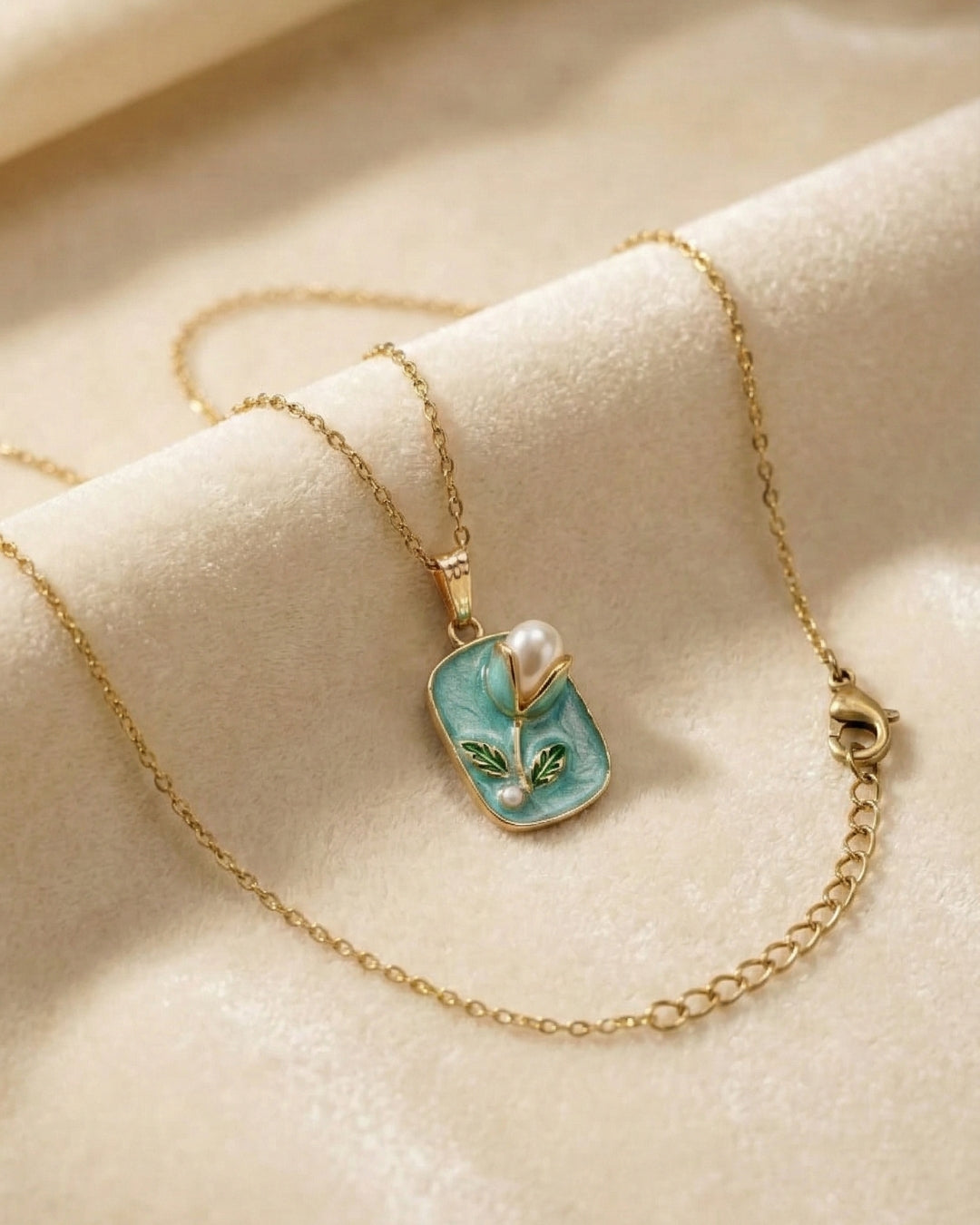 Flower & Pearl Embellishment Pendant With Chain