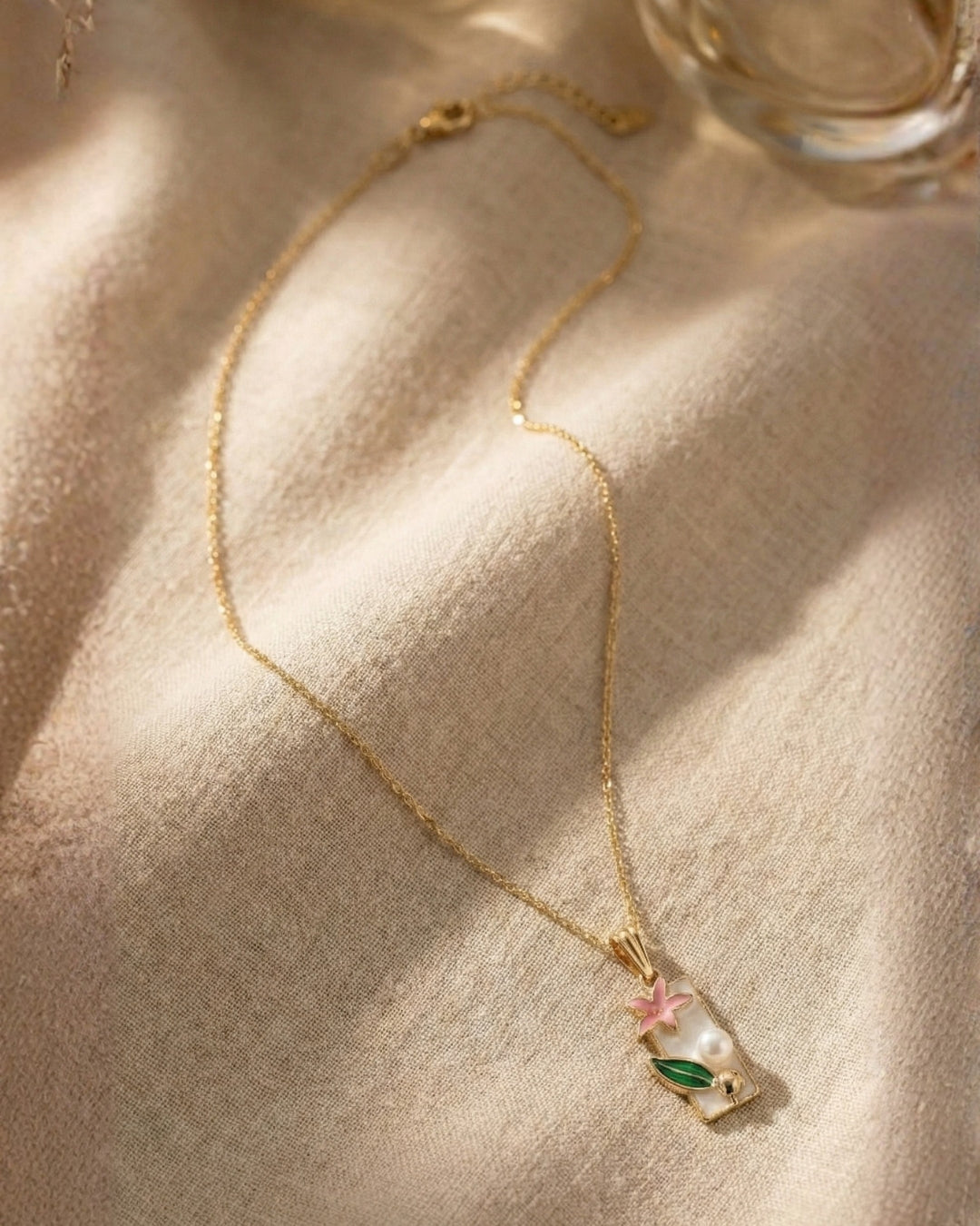 Cute Flower & Leaf Embellishment Pendant With Chain