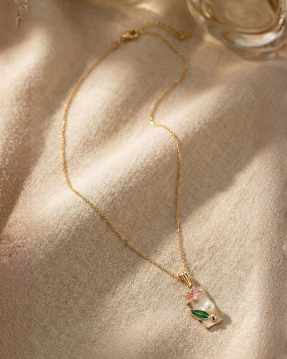 Cute Flower & Leaf Embellishment Pendant With Chain