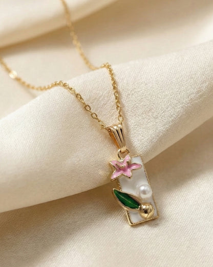Cute Flower & Leaf Embellishment Pendant With Chain